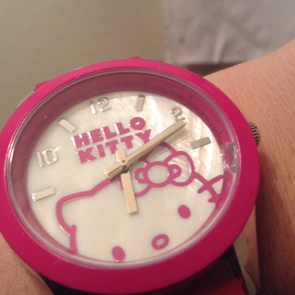 Hello Kitty Watch 😍💕 - Picture 4 of 4