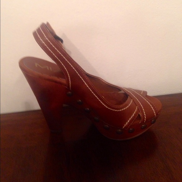 Clogs - Picture 2 of 3