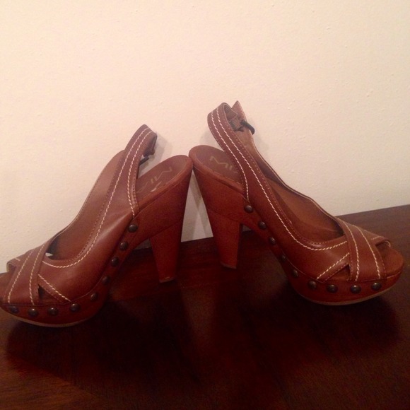 Clogs - Picture 3 of 3