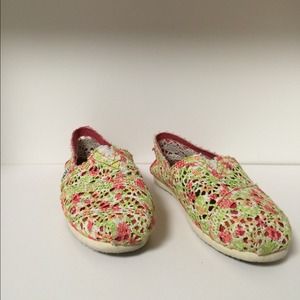 Coral Floral Lace TOMS