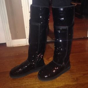 Black sequence uggs