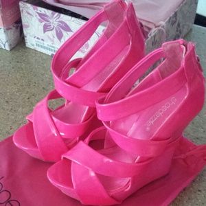 Shoe Dazzle wedges!