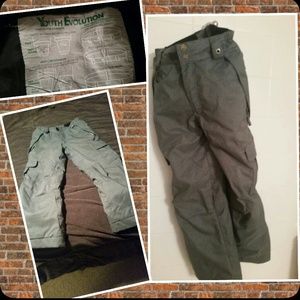 Reduced - 686 Boys Snowboard Pants