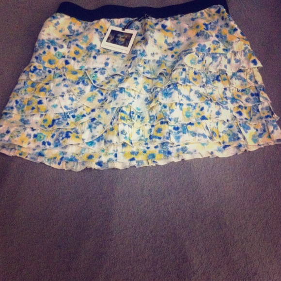 Jessica Simpson Ruffle Mini Skirt