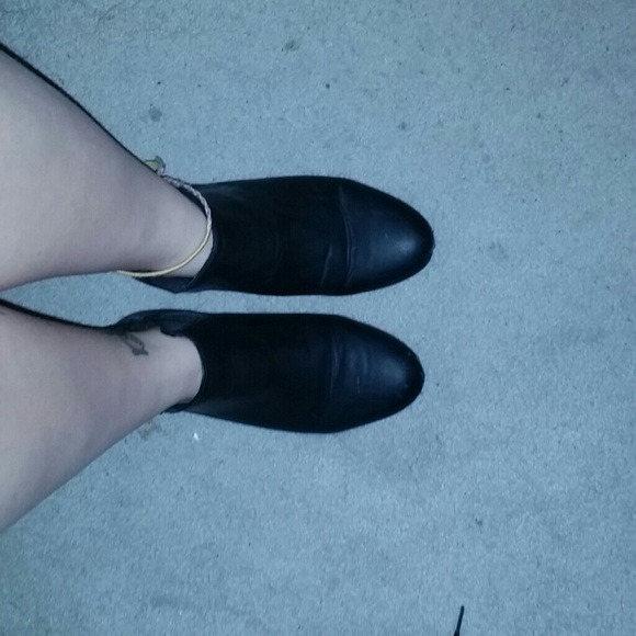 Black ankle boots!!