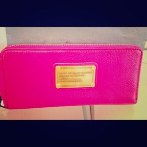 Marc by Marc Jacobs Wallet. Fuchsia Color.