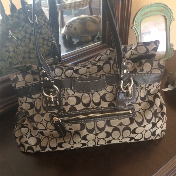 100% Authentic Coach Medium size Handbag