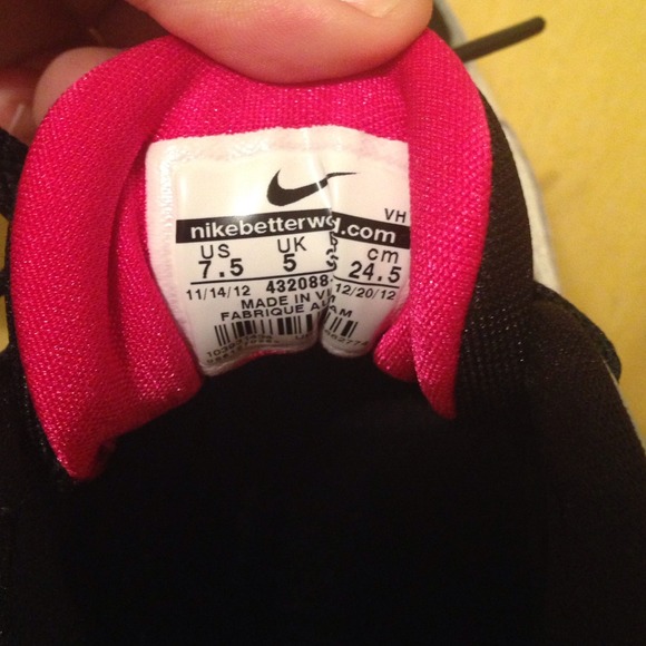 Brand new Nike Air Max 7.5 women's - Picture 4 of 4