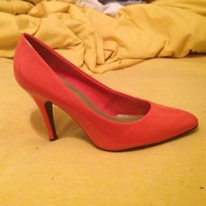 Fioni coral heels