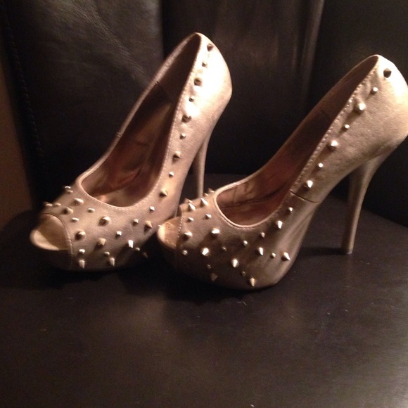 Gold Pumps