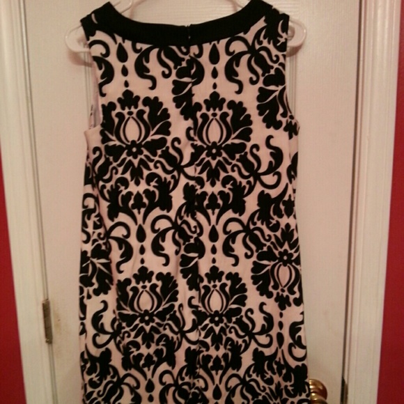 Patterned Dress - Picture 2 of 3