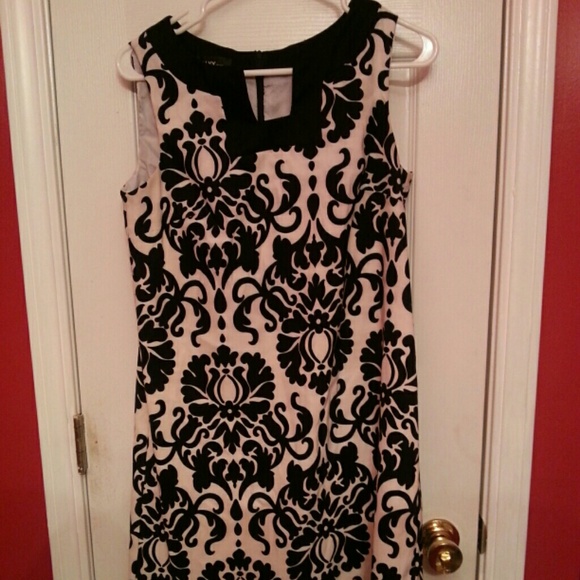 Patterned Dress - Picture 3 of 3