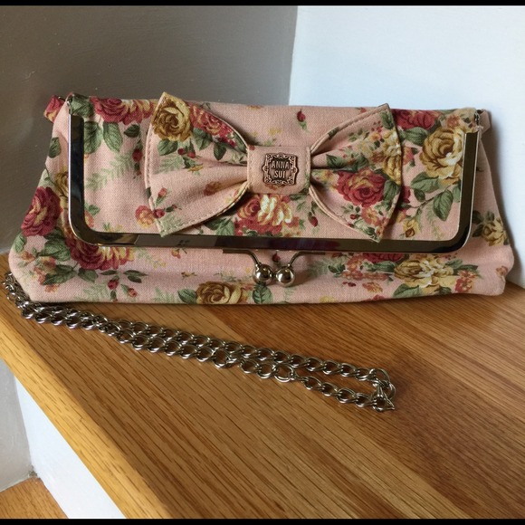 ✋🏻ON HOLD ✋🏻Anna Sui cute floral bow bag