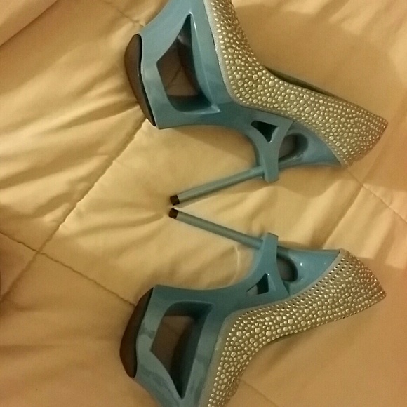 Unique Privileged Stunner Heels NWB Size 7 - Picture 3 of 4