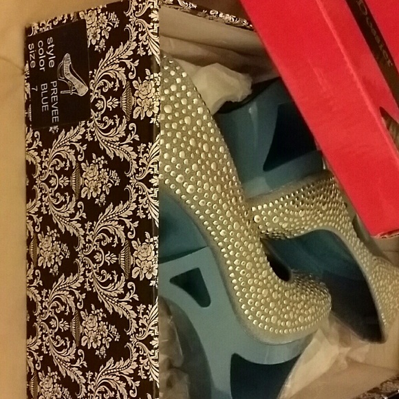 Unique Privileged Stunner Heels NWB Size 7 - Picture 4 of 4