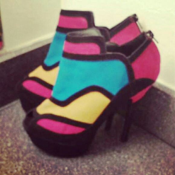 Shoes - Picture 1 of 1