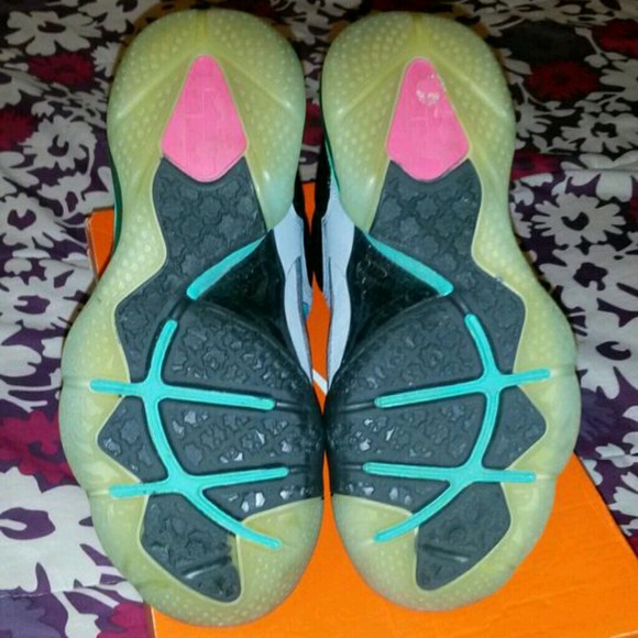 South beach lebron 9 size 4.5 - Picture 4 of 4