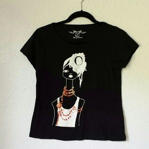 Black t shirt with chic print in front