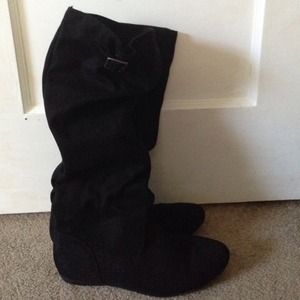 Slouchy suede black boots