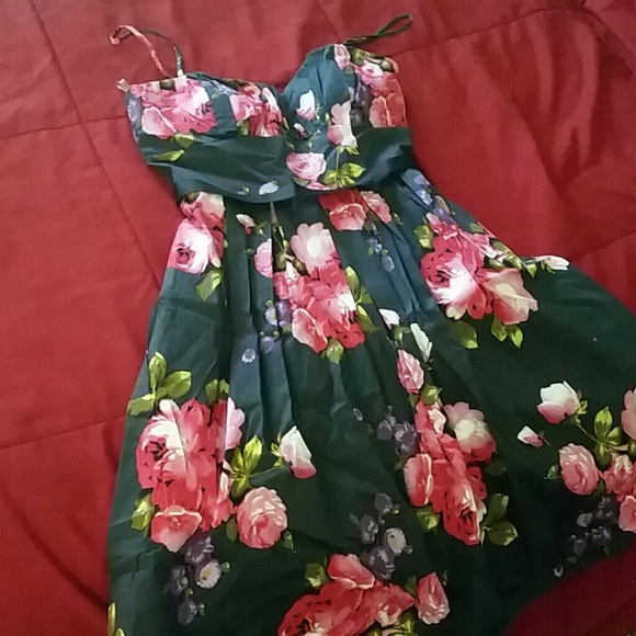 Floral Dress - Picture 2 of 4