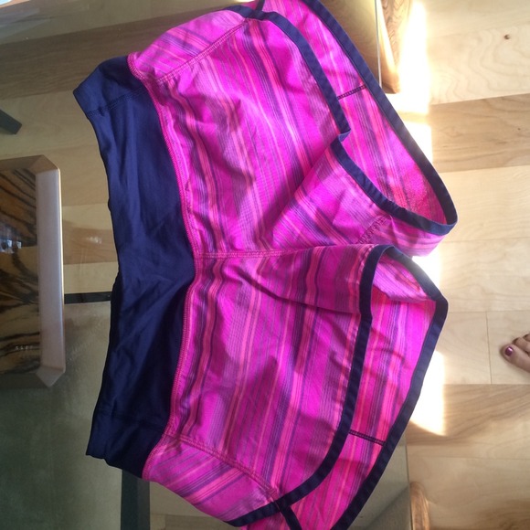 Lululemon run speed shorts 6, 2 way stretch.