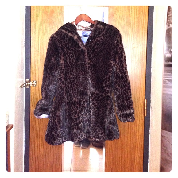 New Free People Faux Fur coat, Size small.