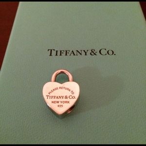 RETURN TO TIFFANYS HEART LOCK PENDANT