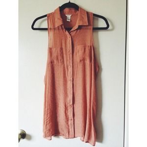 SOLD‼️H81 sleeveless button up