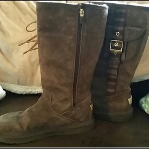 Tan zipper uggs- ON HOLD