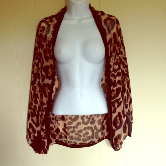 Tops - Leopard chiffon top/cardigan