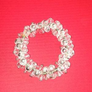 WHITE HOUSE BLACK MARKET BRACELET CLEAR BEADS