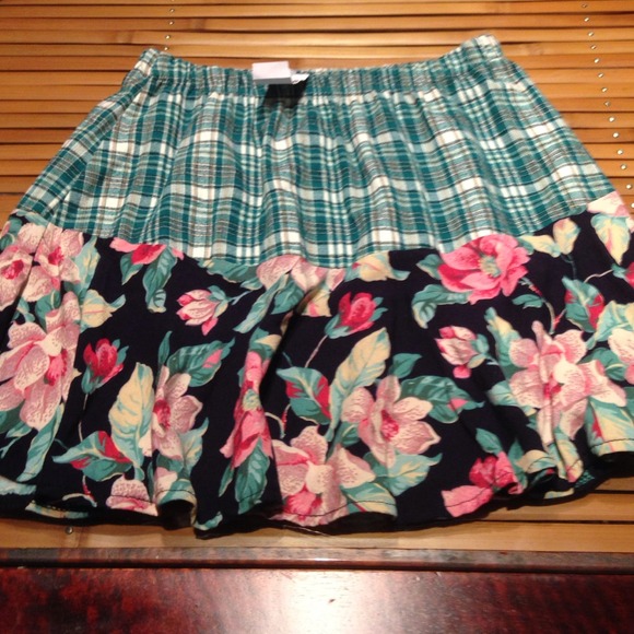 LF Dresses & Skirts - LF Furst of a kind skirt
