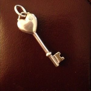 💯% AUTHENTIC TIFFANY&CO DIAMOND key 925 pendant