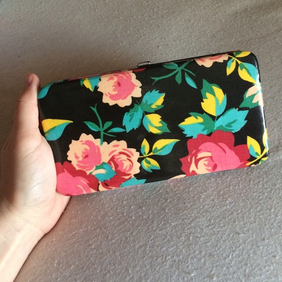 PRICE REDUCED! ✨ Floral Wallet!