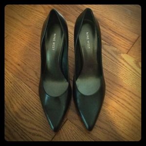 Black Nine West pumps