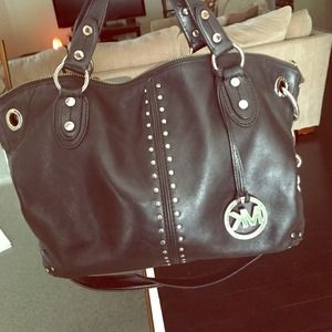 Black MK medium size purse