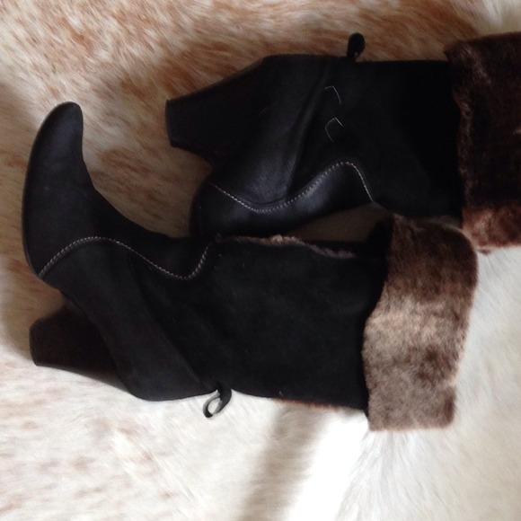 Boots - Picture 3 of 4