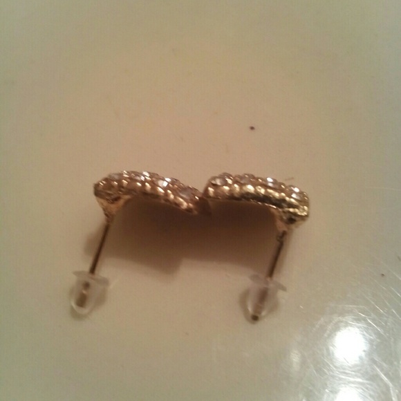 stud earrings - Picture 2 of 3