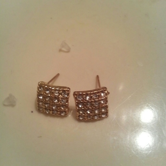 stud earrings - Picture 3 of 3