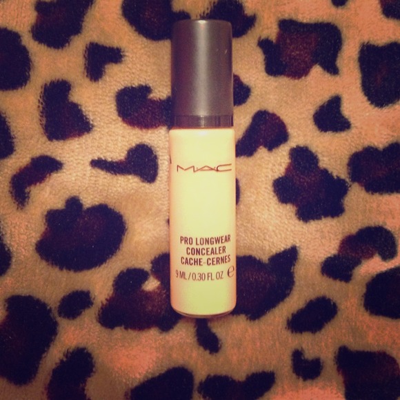 MAC Pro Longwear concealer cache-cernes.
