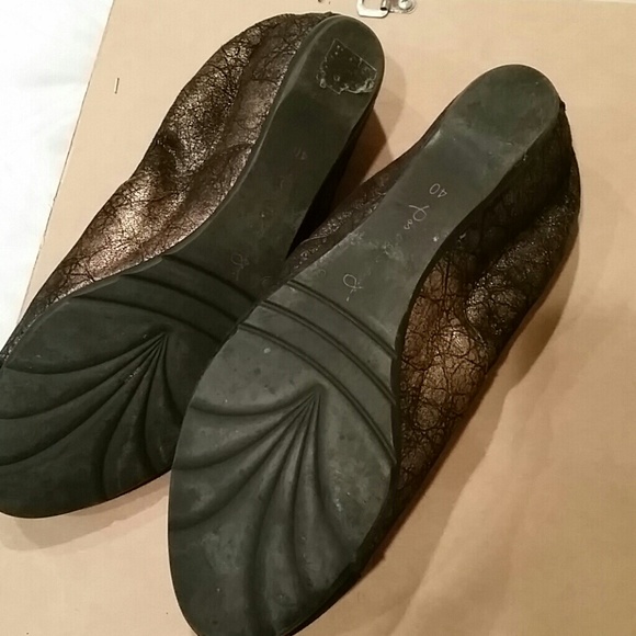 Shoes - Picture 2 of 3