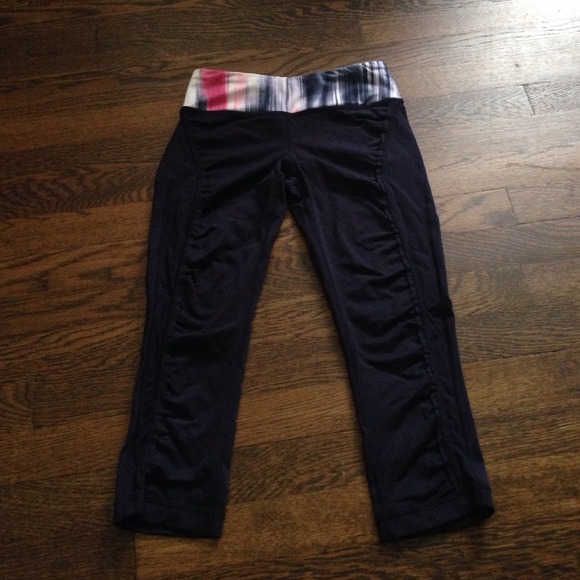 LULULEMON running crops!
