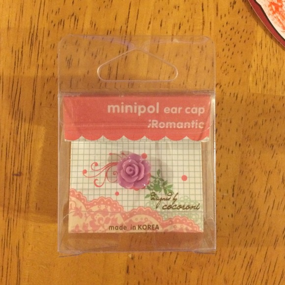 Minipol ear cap for iPhone