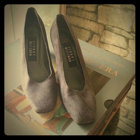 Traditional suede pumps
