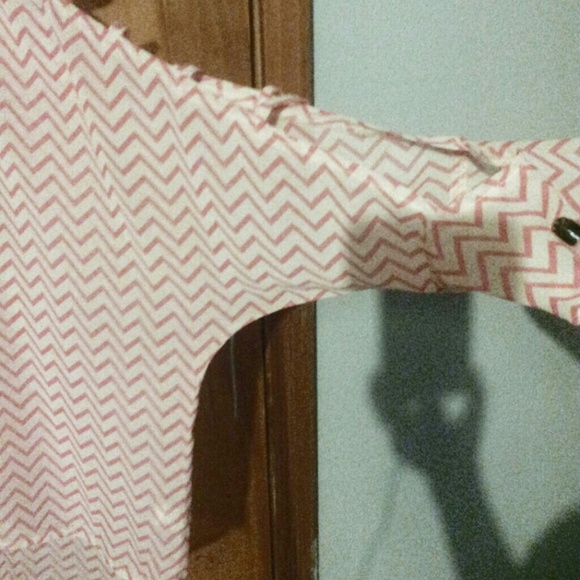 Sheer chevron top! - Picture 2 of 2