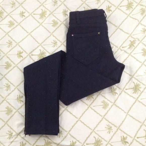 ✨ [caché] Bedazzled/Studded Jeans 😍