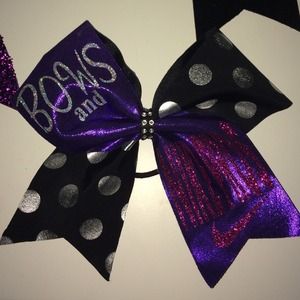 Cheer bow