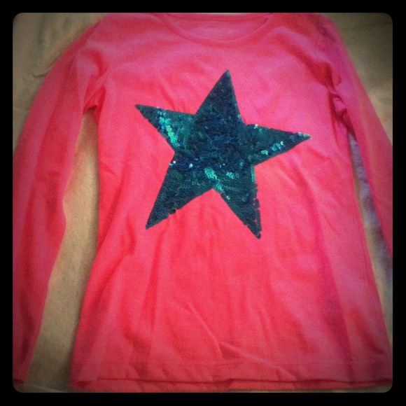 Med girls shirt never worn