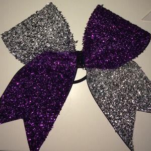 Cheer bow
