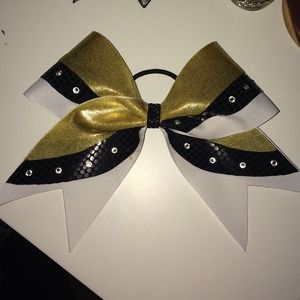 Cheer bow